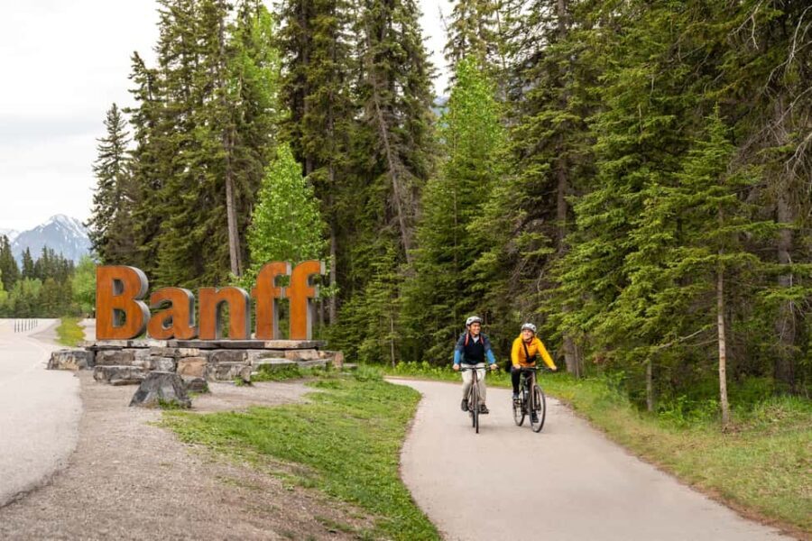 Banff 2-day: Lake Louise, Moraine Lake, Johnston Canyon tour - Day 2 Starts with Banff Views: Optional Sulphur Mountain Gondola