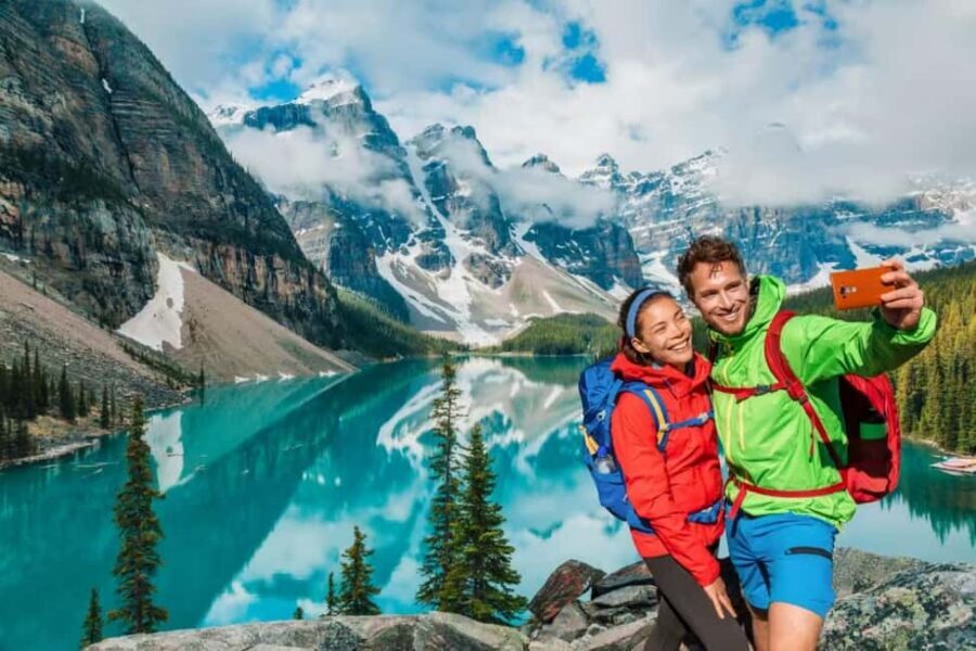 Banff/Calgary:1-Day to Lake Louise,Moraine Lake,Emerald Lake - One Day, Two Parks, Several Iconic Stops