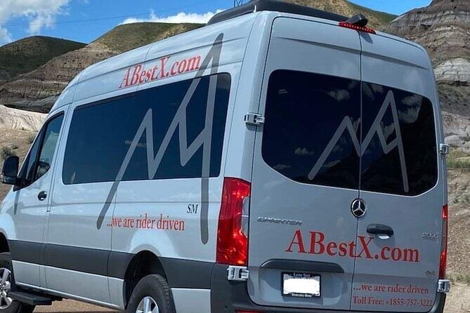 Banff |Canmore| Kananaskis to Calgary YYC Airport–Private Shuttle - On the road: conversation, local tips, and a smoother ride