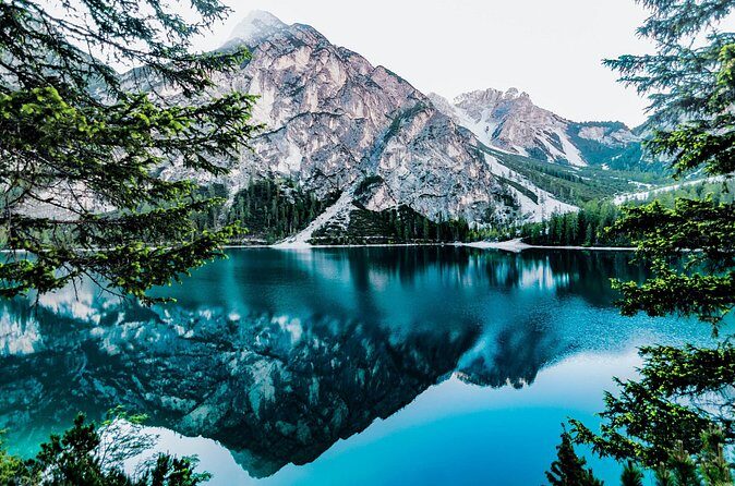 Banff/Canmore Shuttle to Moraine Lake and Lake Louise(1.5h each) - Lake Louise Stop: A Classic, With Enough Time to Enjoy It
