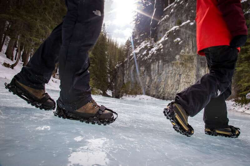 Banff: Grotto Canyon Icewalk - The snack break: hot chocolate and maple cookies on ice