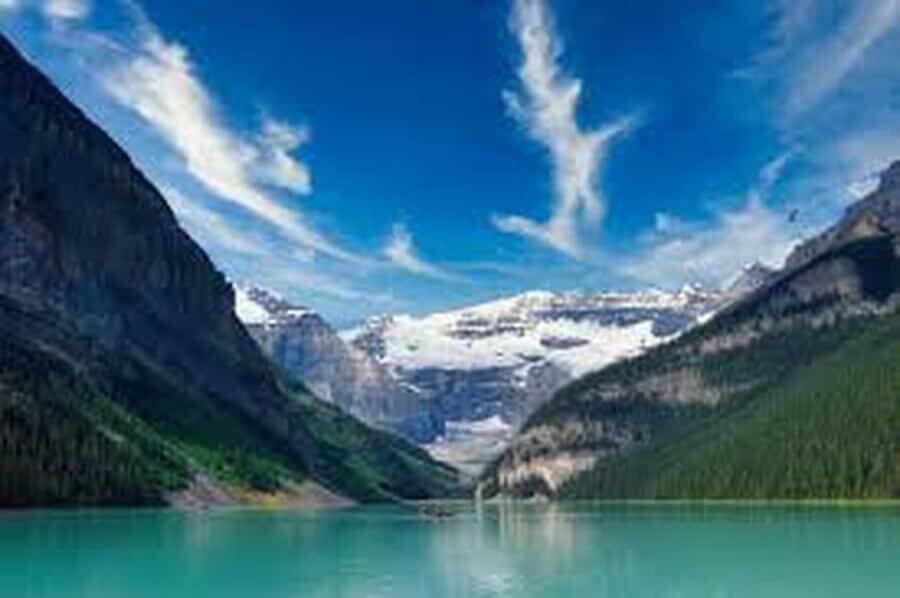 Banff, Lake Louise, Moraine ,Emerald & Johnston Canyon tour - Guides Make the Day Work: What to Expect From Local Leadership