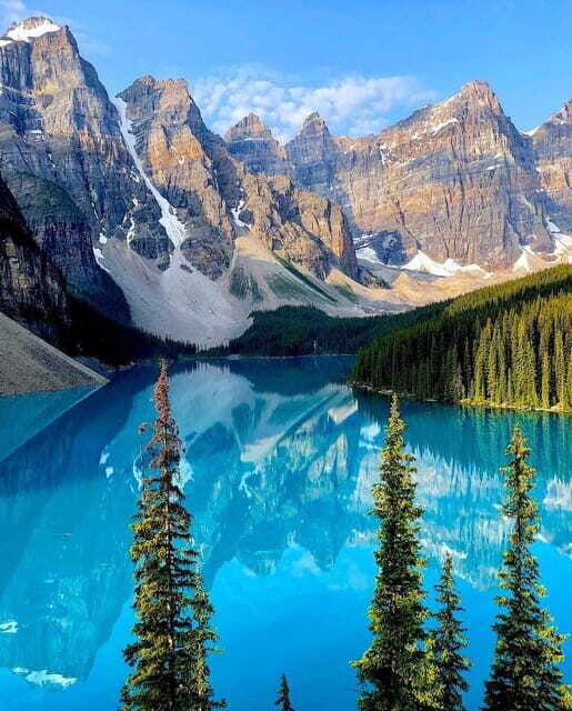 Banff: Lake Louise, Moraine, Emerald Lake & Johnston Canyon - Castle Mountain photo stop: a quick jolt of big views