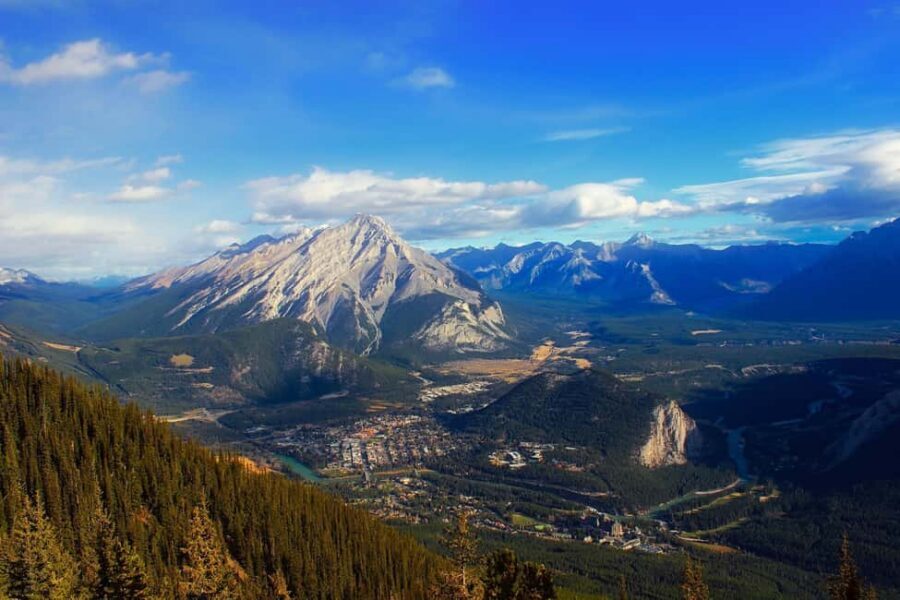 Calgary: Banff Top Lakes Tour with Banff Town Visit - How pickup and the 11-hour plan set the tone