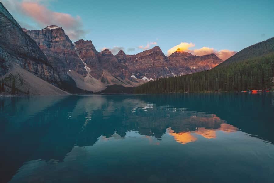 Calgary:Moraine Lake Sunrise & Lake Louise & Wildlife Safari - Lake Louise in daylight: glacier views and easy trails