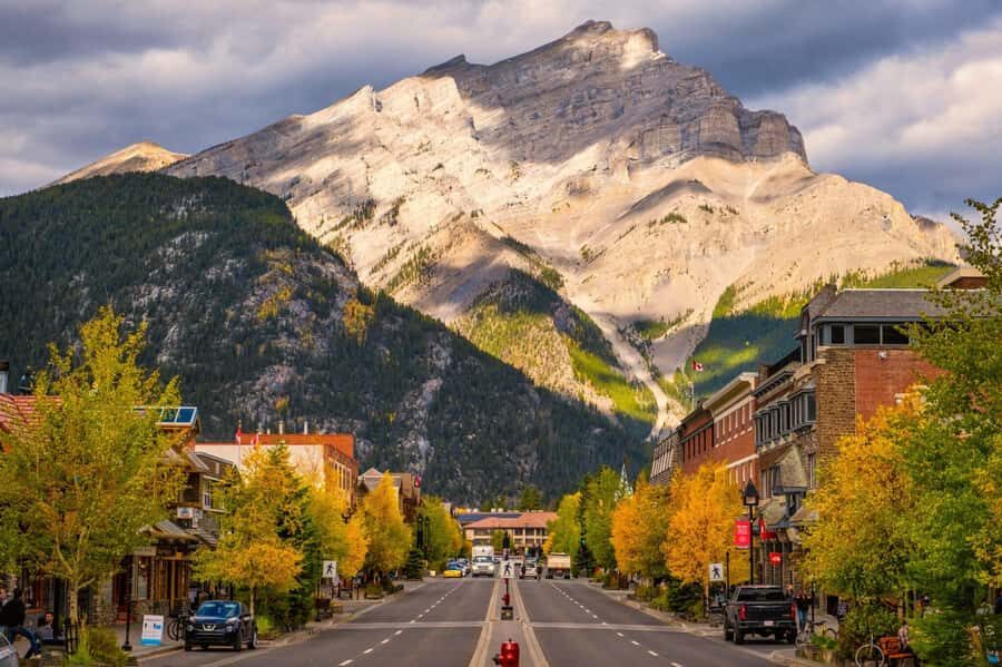 Discover the Best of Banff: Lakes, Mountains, Gondola Ride - Price and Logistics: Is $114 Good Value?