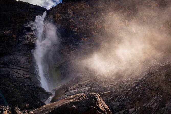 Emerald Lake,Natural Bridge, Wapta Falls & Takakkaw Falls in Yoho - Natural Bridge: Ice-age drama at the Kicking Horse River