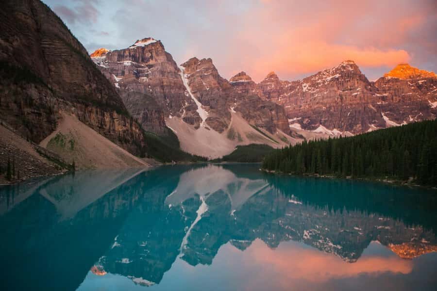 Lake Louise,Moraine,Emerald Lake,Johnston Canyon & BanffTour - Getting there by air-conditioned van beats the parking fight